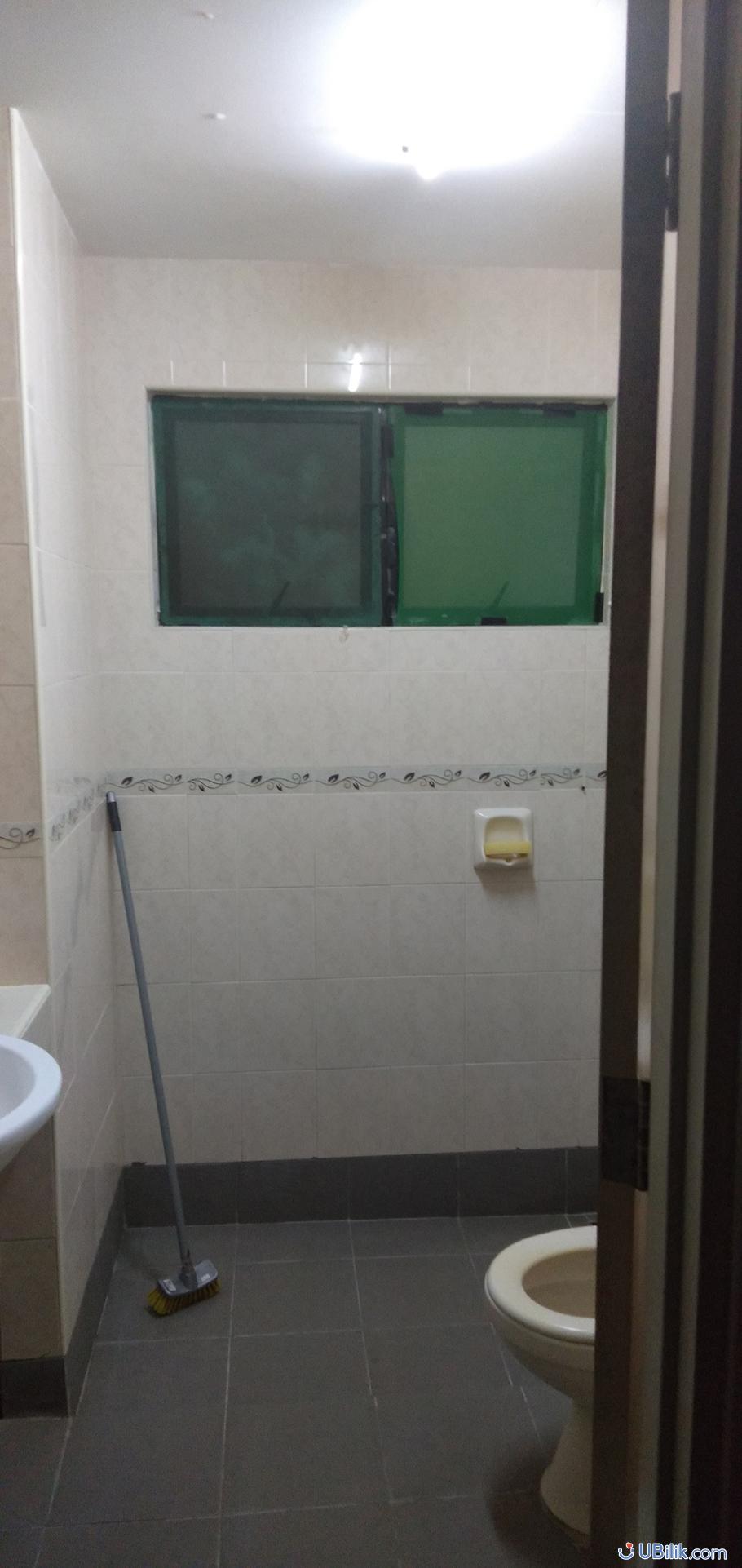 Master Room at Pelangi Utama Bandar Utama ubilik room hostel rental_5