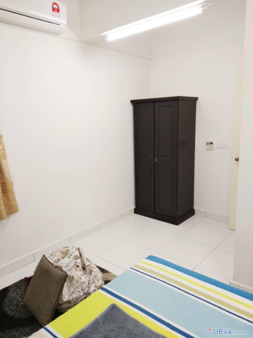 Middle Room at Bayan Baru Penang UBilik room hostel rental_02