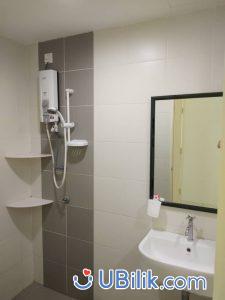 Middle Room at Bayan Baru Penang UBilik room hostel rental_04