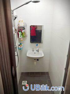 Middle Room at Jelutong Penang UBilik room hostel rental_04