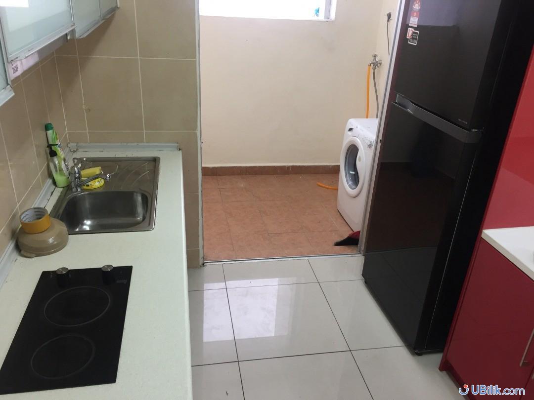 Middle Room at Old Klang Road Kuala Lumpur Oug Parkiane Condominium UBilik room hostel rental_02