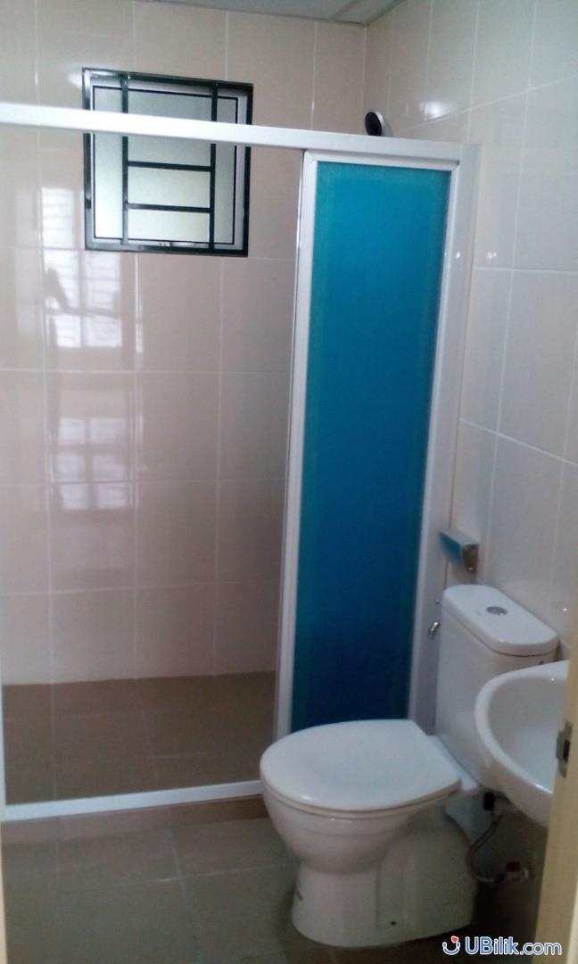 Middle Room at Old Klang Road Kuala Lumpur Oug Parkiane Condominium UBilik room hostel rental_03
