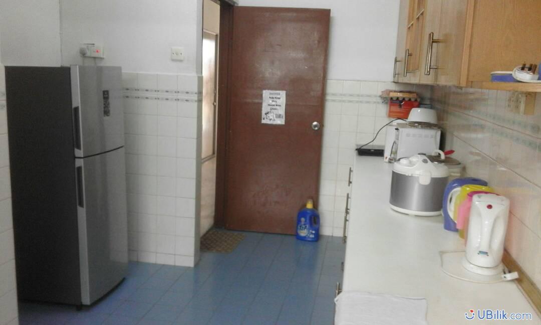 Middle Room at TTDI Kuala Lumpur NEARBY ONE UTAMA IKEA THE CURVE DAMANSARA UBilik Room Hostel Rental_3