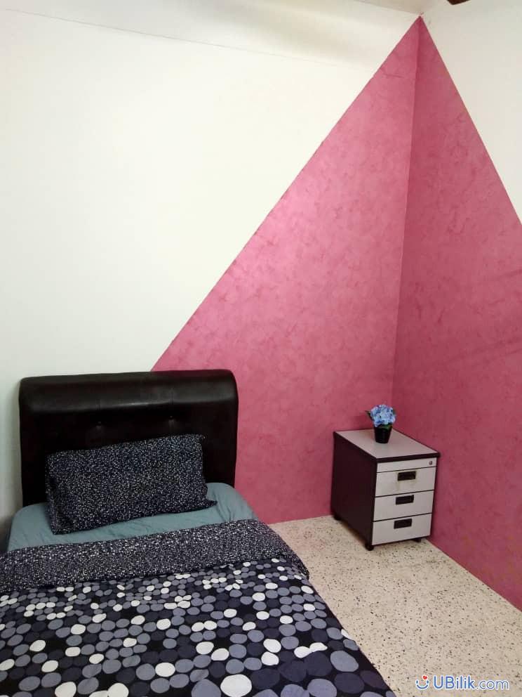 Single Room at Bayan Baru Penang UBilik room hostel rental_01