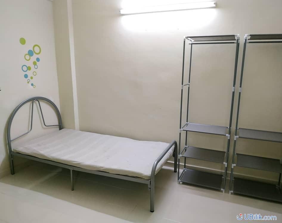 Single Room at Sungai Ara Penang UBilik room hostel rental_02