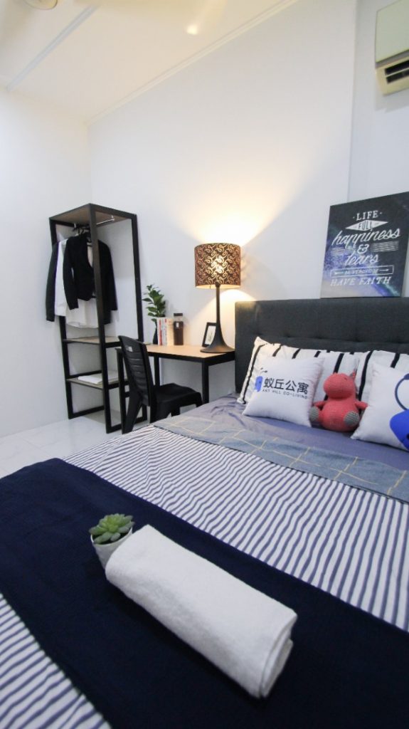 Medium Room for Rent @ D’Aman Crimson Ara Damansara Fully Furnished Newly Renovated Near LRT Station