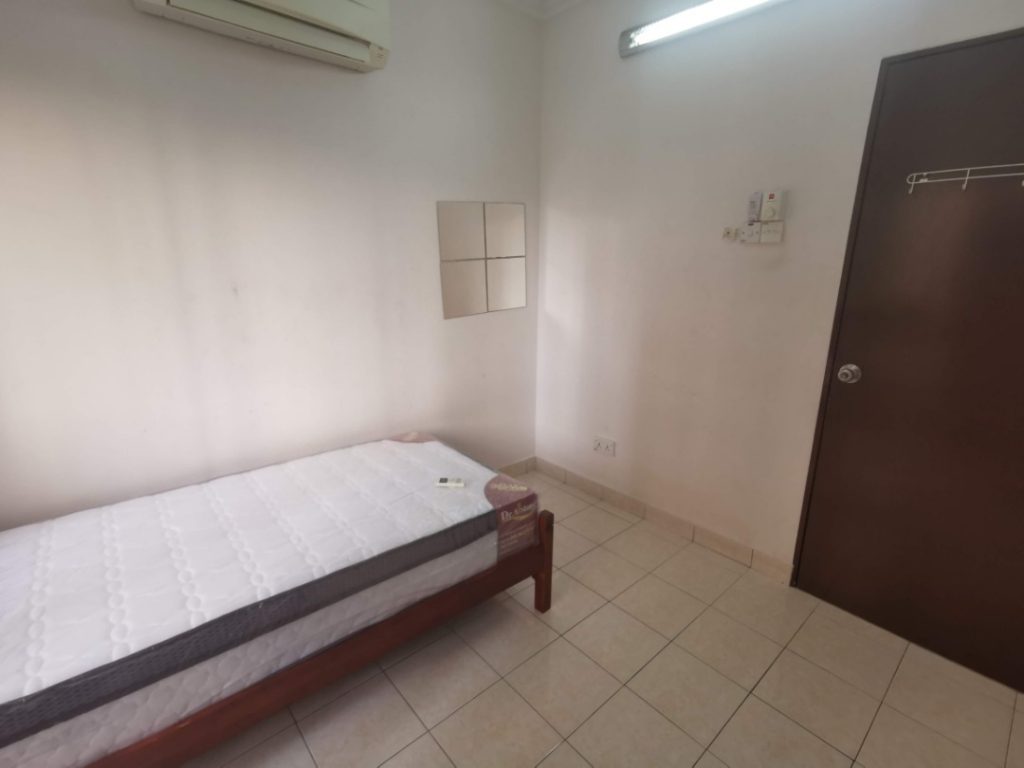 Single Room @ Palm Spring for Rent Fully Furnished Newly Renovated Near MRT Station